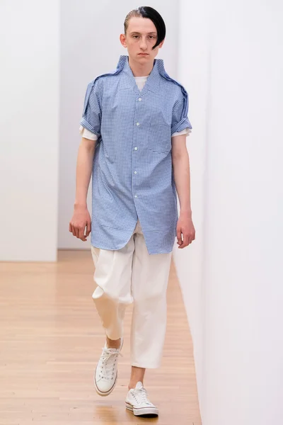 Look 17